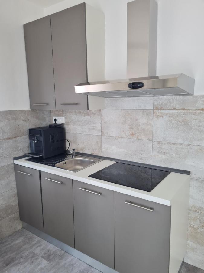 Appartamento Charlene Karlobag Esterno foto
